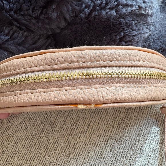 CHLOE, 💯 Authentic Pink Leather Logo Embossed Cosmetic Bag - Picture 15 of 16